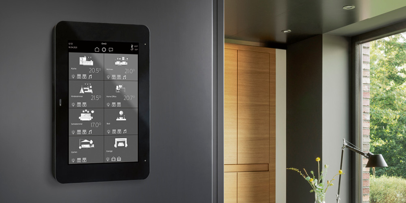 JUNG Smart Panel 8 bei MMDS Der Elektromeister GmbH in Herzogenaurach